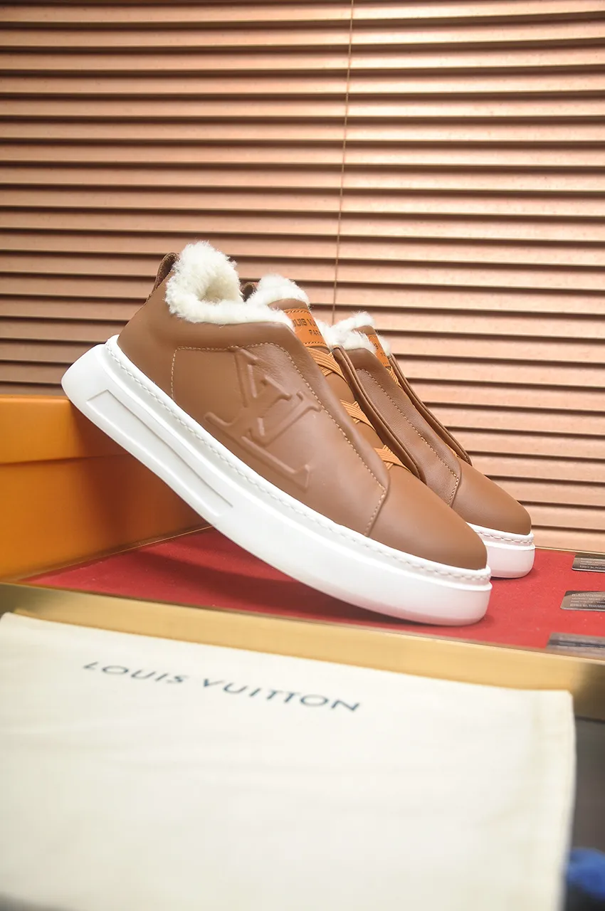 Men's men's shoes 💰500💶【LOUIS VUITTON】(Full wool lining) Same style as LV Louis Vuitton official website [Proud] Original single hot model LV original factory cowhide 👑1:1 original plate Sheepskin lining 👘Use imported cowhide. Body accessories one-to-one mold opening 💪 counter quality 🙏 Dear friends, if you are still worried about wearing matching shoes 💋, then these shoes are your best choice 🎁🎁! 38-45 (45 is custom-made and cannot be returned or exchanged)